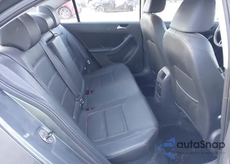 2014 Volkswagen Jetta 1.8T Se z USA, uszkodzony, nr VIN 3VWD17AJ4EM306148